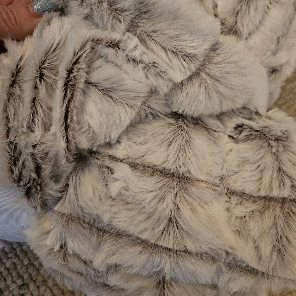 Royal Luxe Reversible Micromink Faux Sherpa Tie Dye Throw NWT